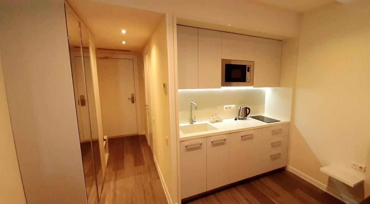 Alliance Palace Sea View Apartment Batoemi Buitenkant foto