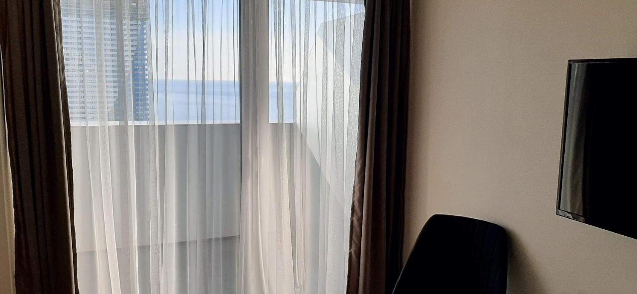 Alliance Palace Sea View Apartment Batoemi Buitenkant foto