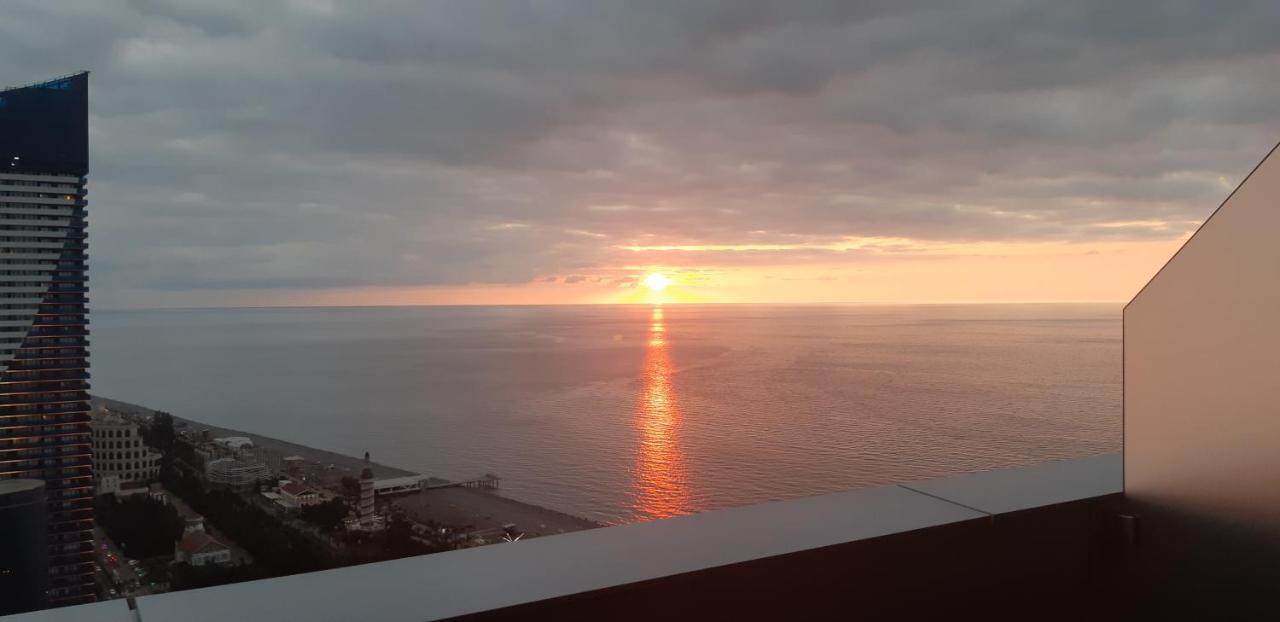 Alliance Palace Sea View Apartment Batoemi Buitenkant foto